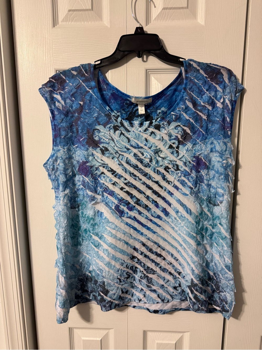 Dressbarn Blue & White Wave-Pattern Crinkle Sleeveless Top